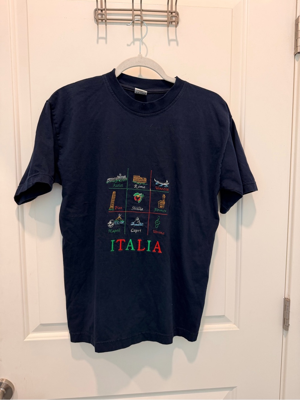 Vintage Italia Souvenir
Embroidered Navy T-Shirt Size M
